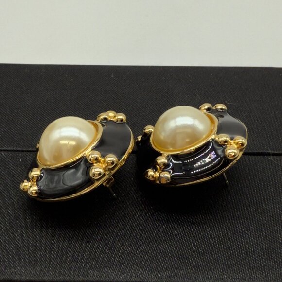 Vintage Gold & Black Enamel Clip-On Earrings With Faux Pearl Centerpiece - Picture 8 of 8